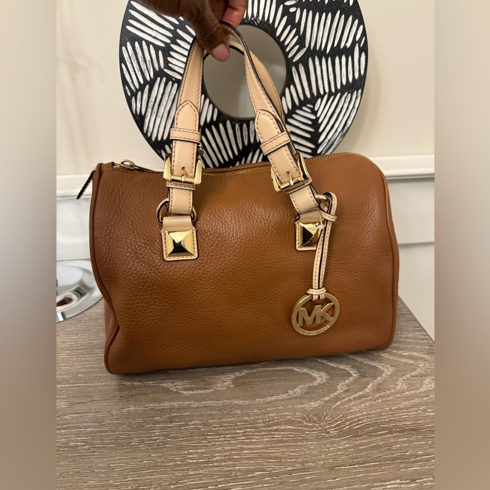 EUC Leather Michael Kors handbag
